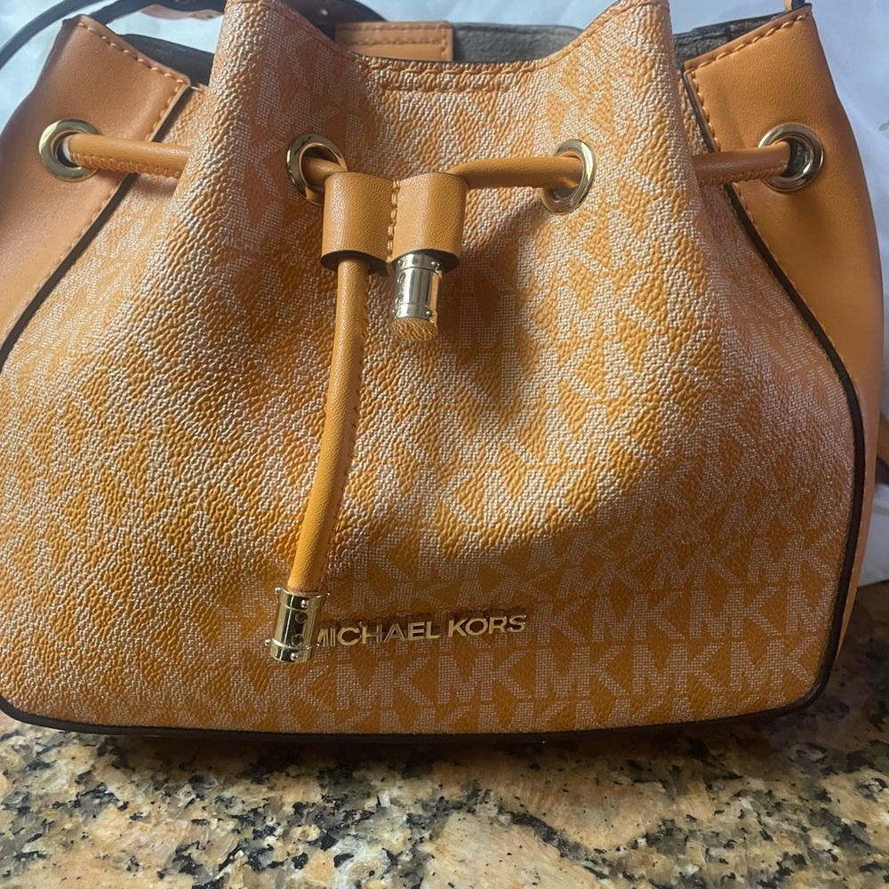 Michael Kors purse like new